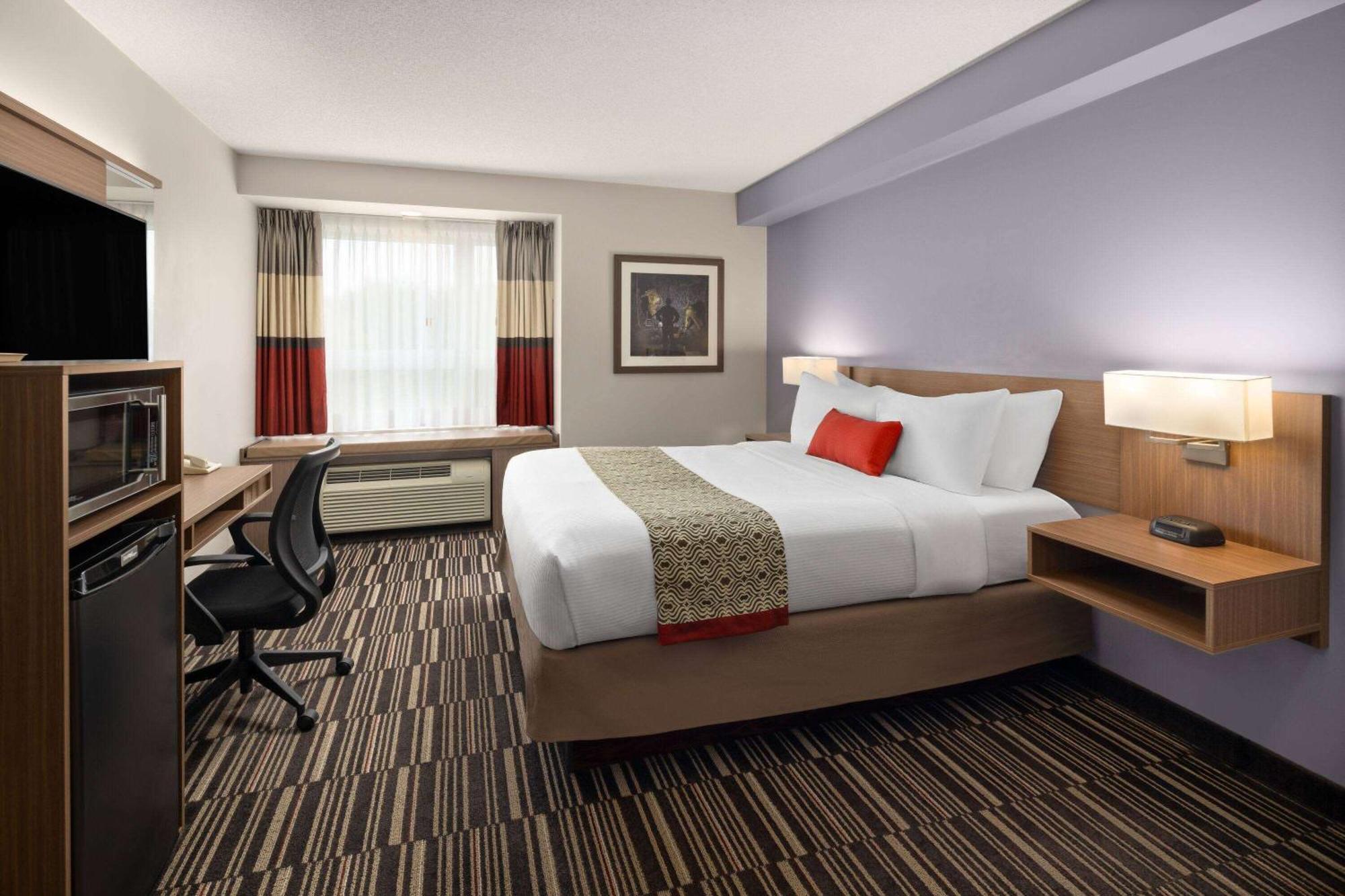 Microtel Inn & Suites By Wyndham Kirkland Lake Exterior photo