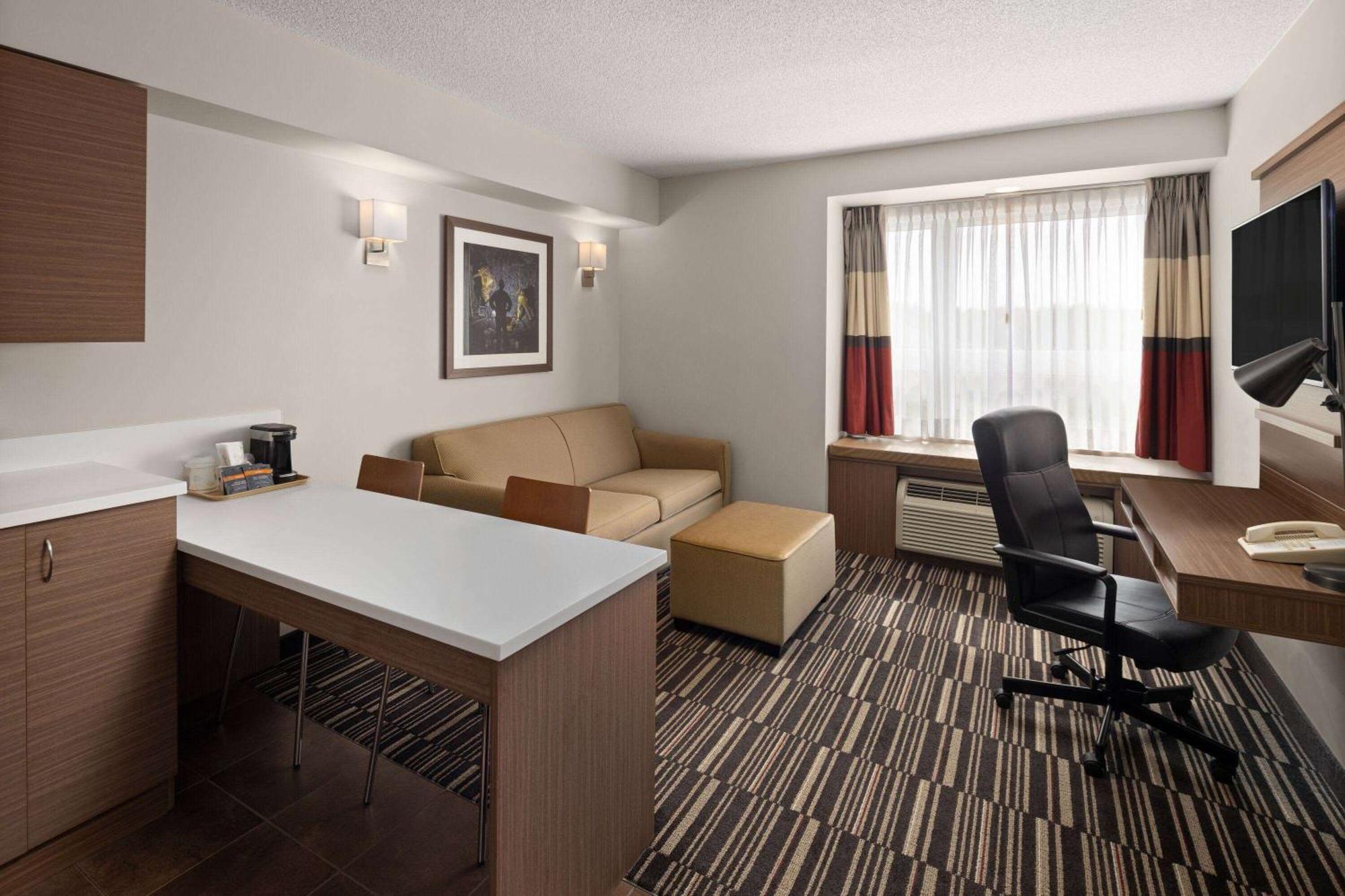 Microtel Inn & Suites By Wyndham Kirkland Lake Exterior photo