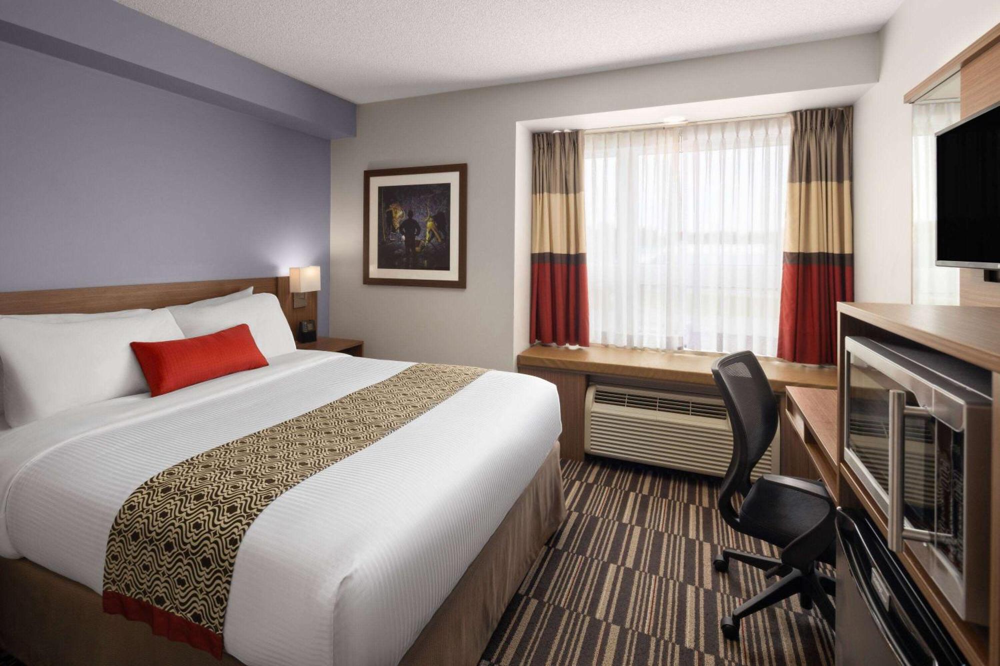 Microtel Inn & Suites By Wyndham Kirkland Lake Exterior photo