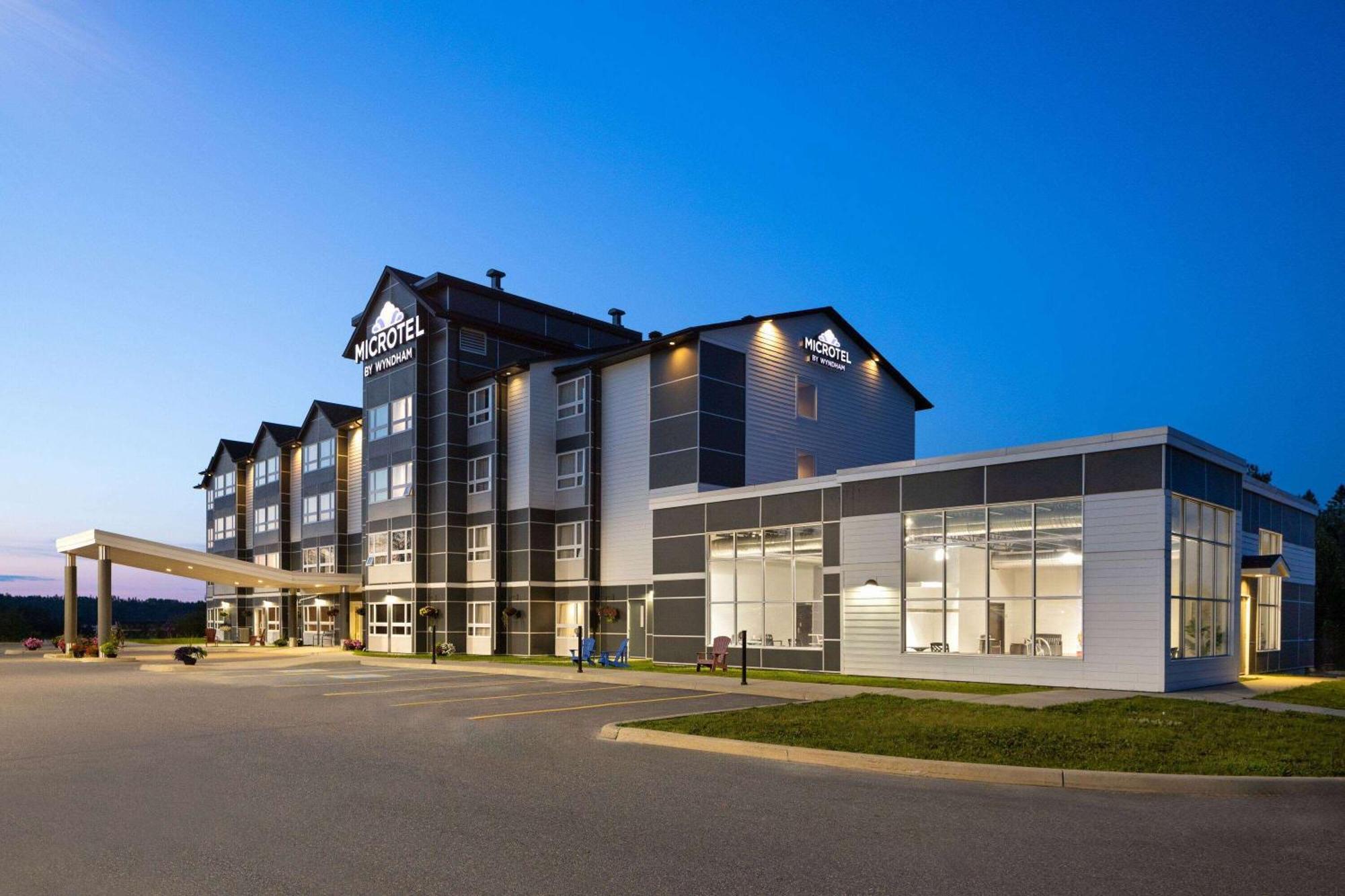 Microtel Inn & Suites By Wyndham Kirkland Lake Exterior photo