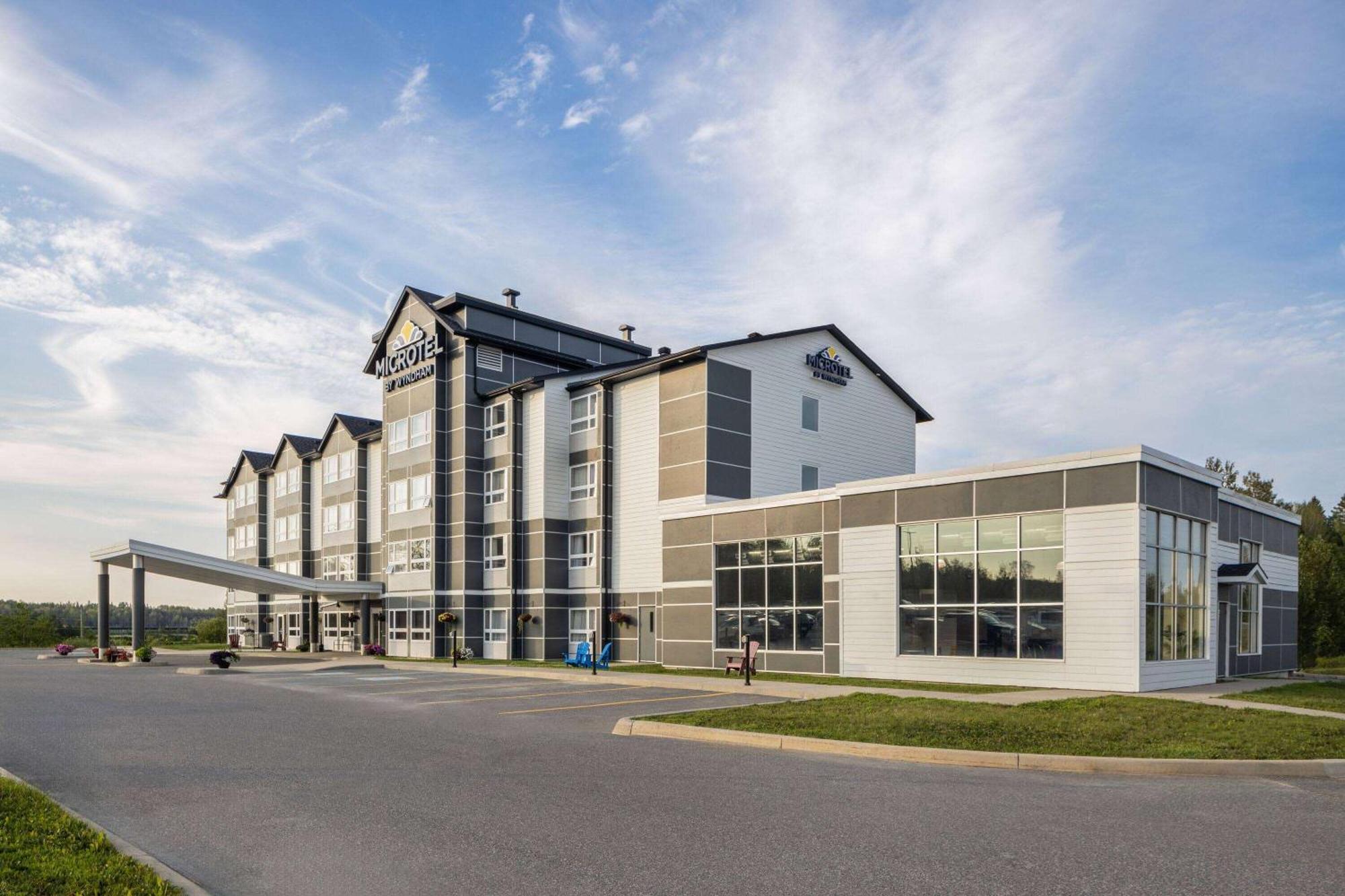 Microtel Inn & Suites By Wyndham Kirkland Lake Exterior photo