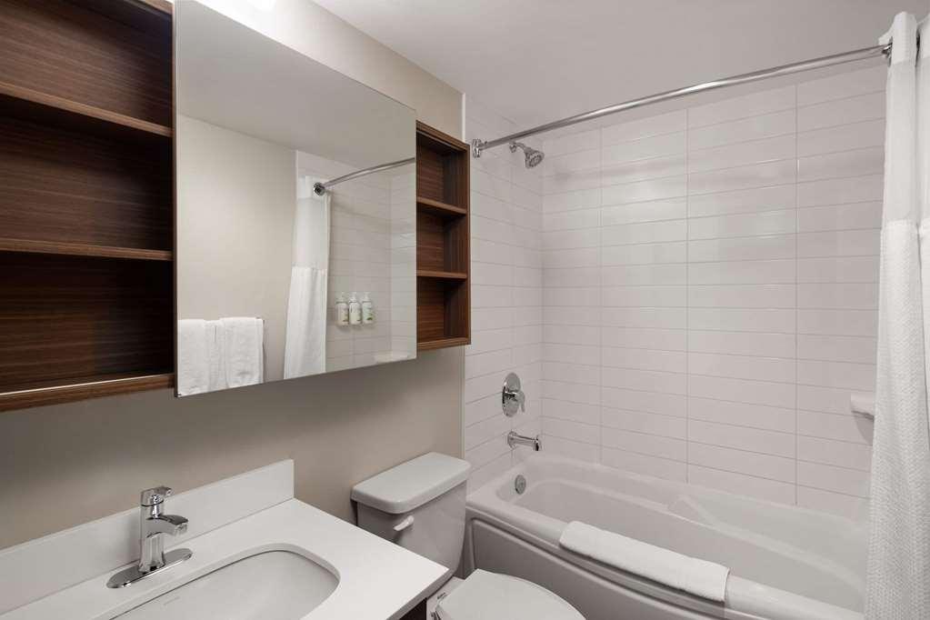 Microtel Inn & Suites By Wyndham Kirkland Lake Room photo