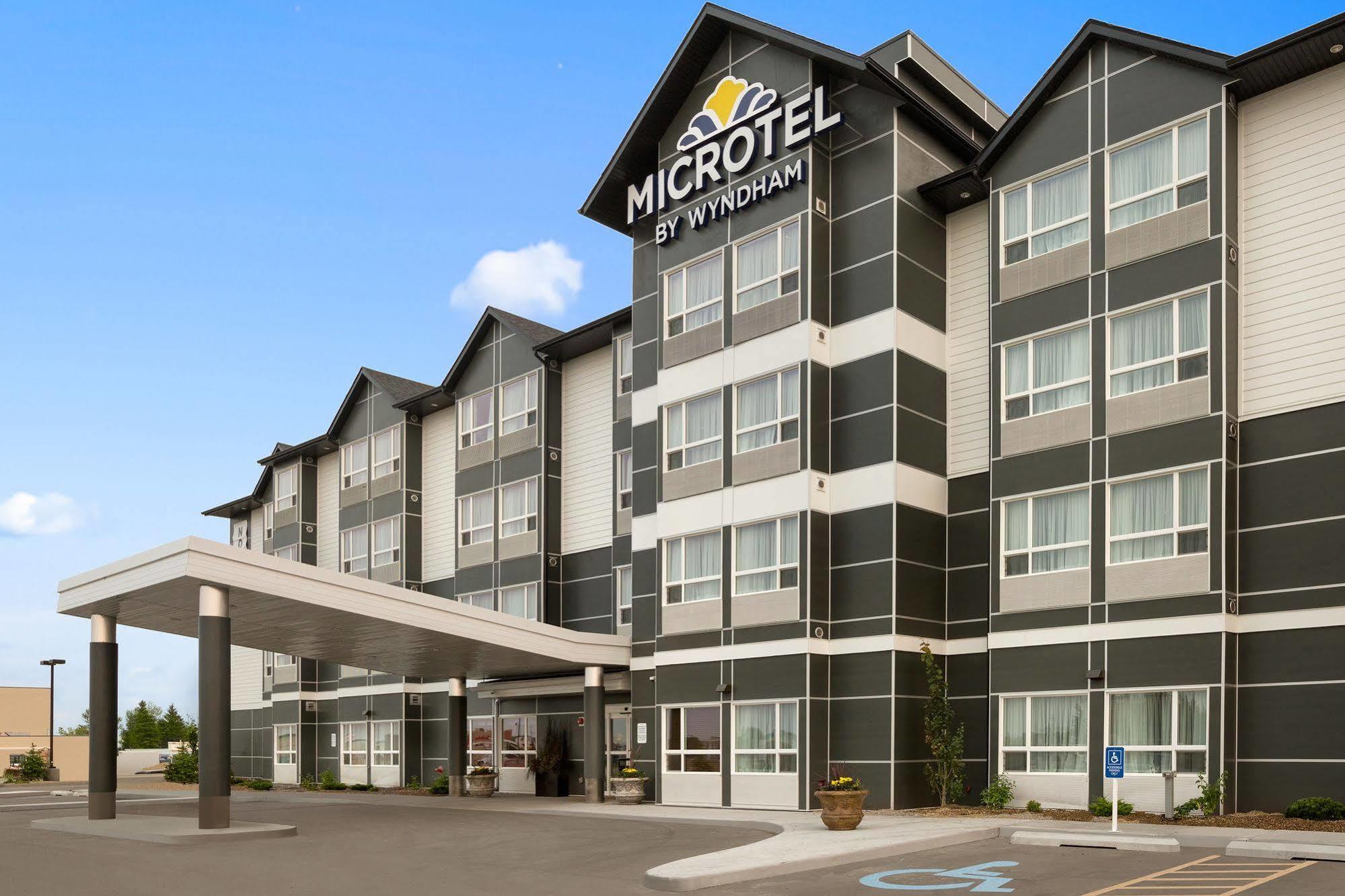 Microtel Inn & Suites By Wyndham Kirkland Lake Exterior photo
